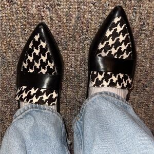 Nine West Black & White Houndstooth Pointed Loafers - Women